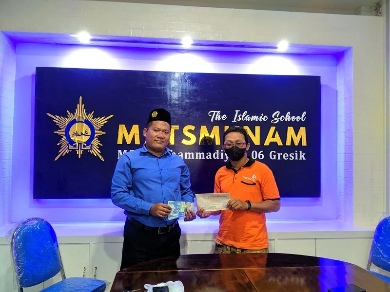 Lazismu Ujungpangkah Salurkan Beasiswa ke Matsmunam