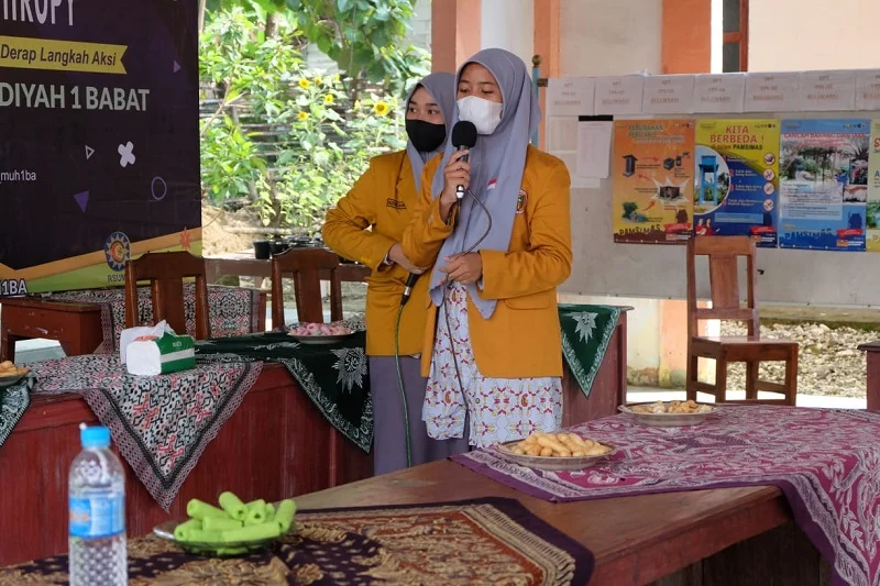 Guru Ngaji yang Langganan Jadi MC