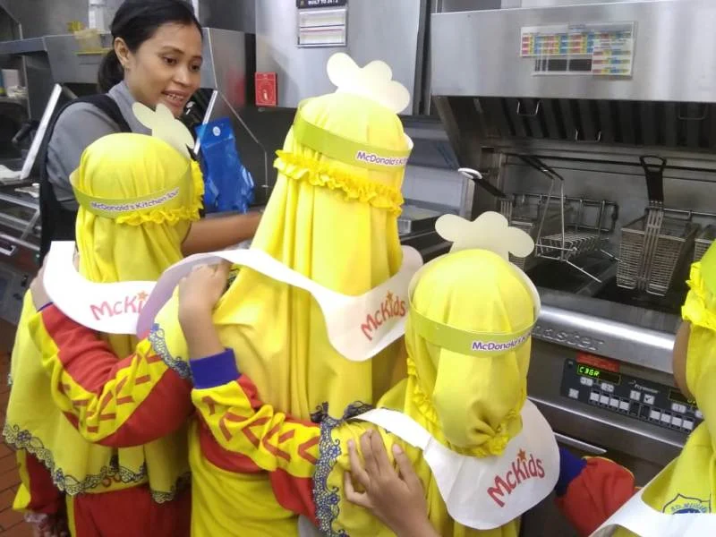 Belajar Luar Kelas dengan Kunjungi Dapur Otomatis dan Outbound