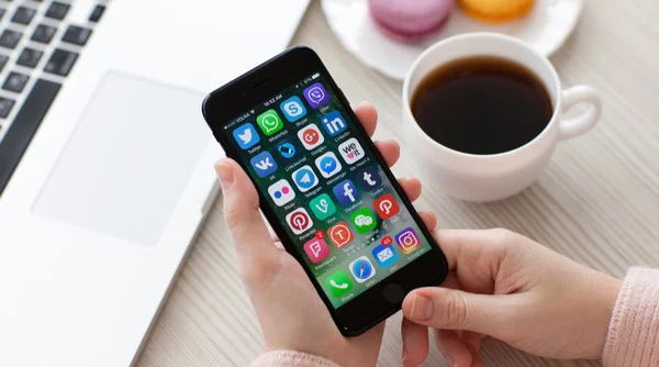 Postingan di Medsos Cermin Jati Diri