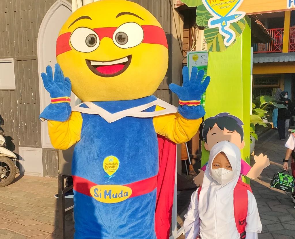 Maskot Si Muda Semarakkan Penyambutan Siswa Baru