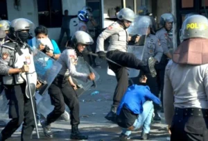 Menggebuki Kader Bangsa