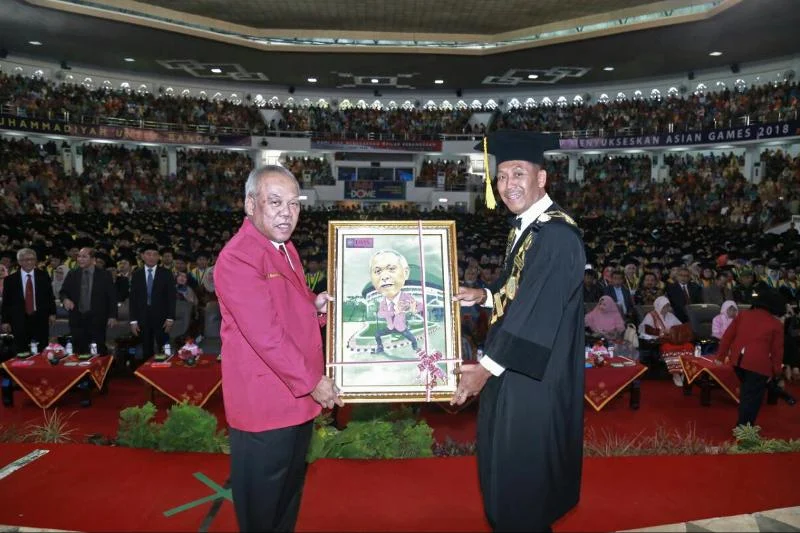 Menteri Pekerjaan Umum Hadiri Wisuda UMM, Begini Pesannya kepada Lulusan