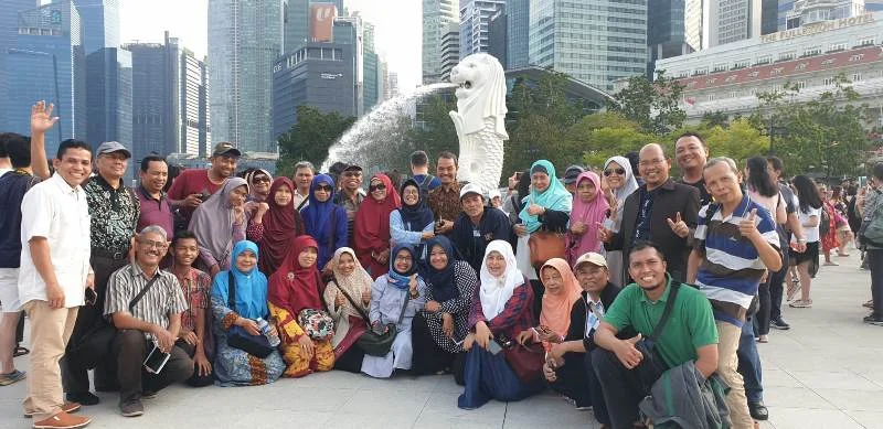 Keliling Kota Singapura Dipandu Tour Guide Siti Nurhalizah