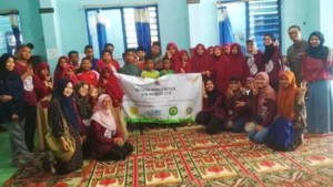 Meski Ada Hambatan Komunikasi, Mahasiswa Malaysia Ini Meriah Bermain dengan Anak Panti