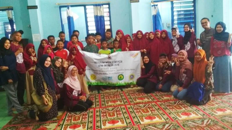 Meski Ada Hambatan Komunikasi, Mahasiswa Malaysia Ini Meriah Bermain dengan Anak Panti