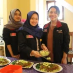 Kenalkan Pola Makan Sehat, Warga Diajari membuat Mi Sayur