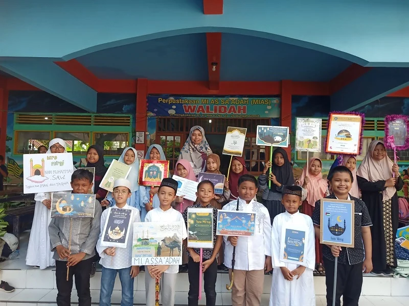 Siswa MI Assaadah Bungah Gelar Kirab Isra Mikraj, Ini Serunya