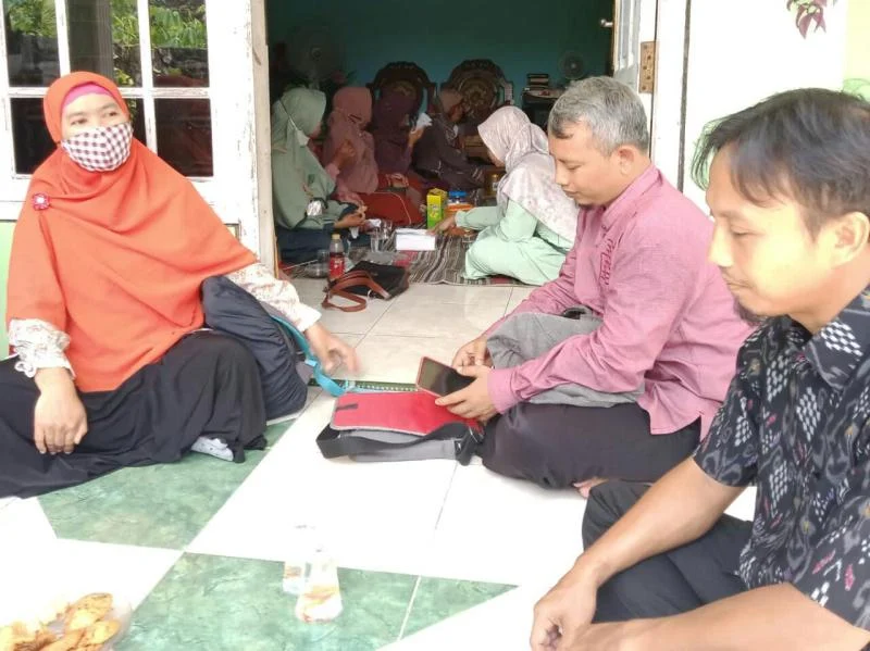 Rayakan Milad Kunjungi Tokoh Pendiri SD Muwri