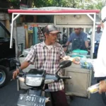 Rayakan Tahun Baru, Siswa Kumpulkan Kue Dibagikan ke Masyarakat