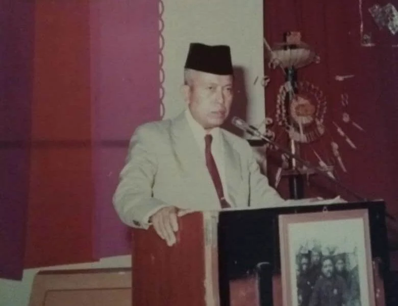 Mister Kasimo, Mengurus Dakwah sambil Buka Jasa Timbang