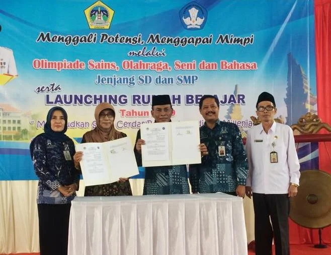 UMG dan Pemkab Teken MoU Dirikan Rumah Belajar