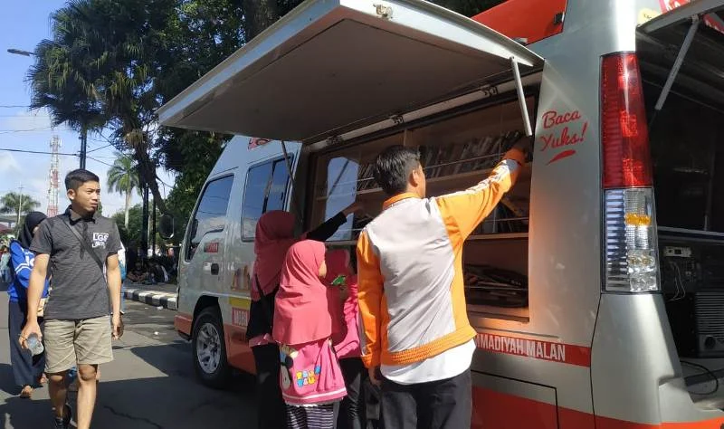 Namanya Mobil Kamis Membaca, tapi Hari Ahad Juga Buka di CFD