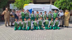 Mopin di SD Muri, Baca Buku dengan Nyaring
