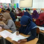Persiapan Buka Kelas Internasional, Guru dan Karyawan Jalani Tes Bahasa Inggris