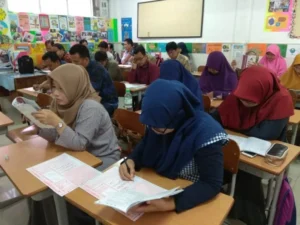 Persiapan Buka Kelas Internasional, Guru dan Karyawan Jalani Tes Bahasa Inggris