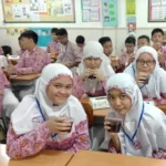 Di Sekolah Ini Ada Tradisi Nikmati Teh Hangat dan Kue sebelum Ujian