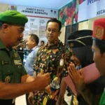 Ketika Siswi Ini Praktikkan Adab Jabat Tangan dengan Danramil