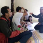 Seru! Bezuk Guru Sakit Berubah Jadi Diskusi Pemilu