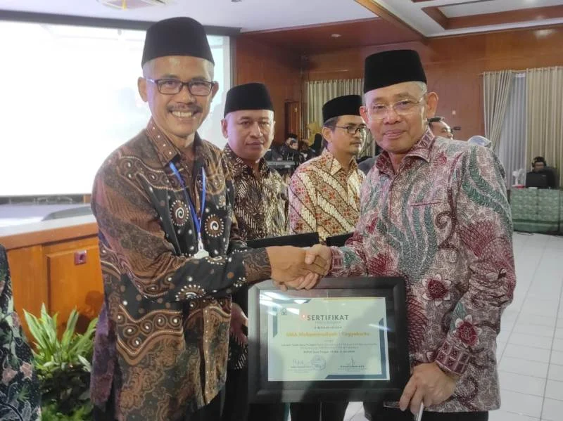 SMA Muhi Terima Penghargaan Tertib Dana Taawun