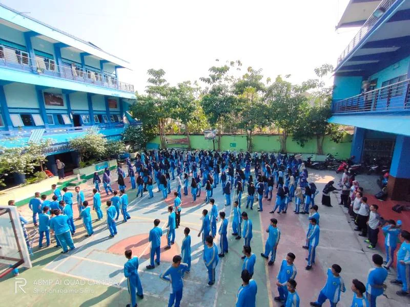 Halaman Sekolah Bisa Juga Jadi Tempat Belajar Macam Begini