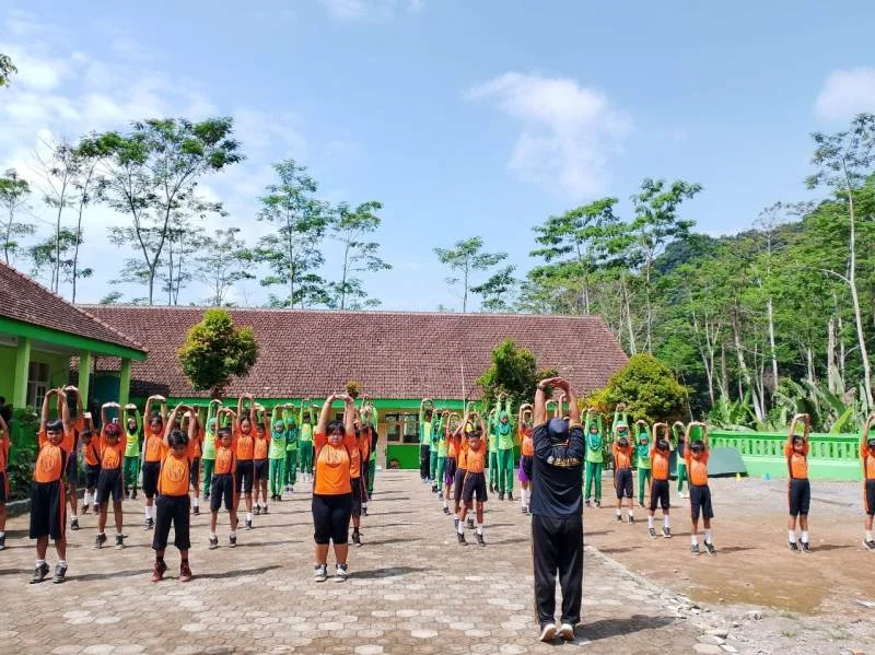 Hadapi Alpokat, Atlet SD Muhita Latihan di Atas Gunung
