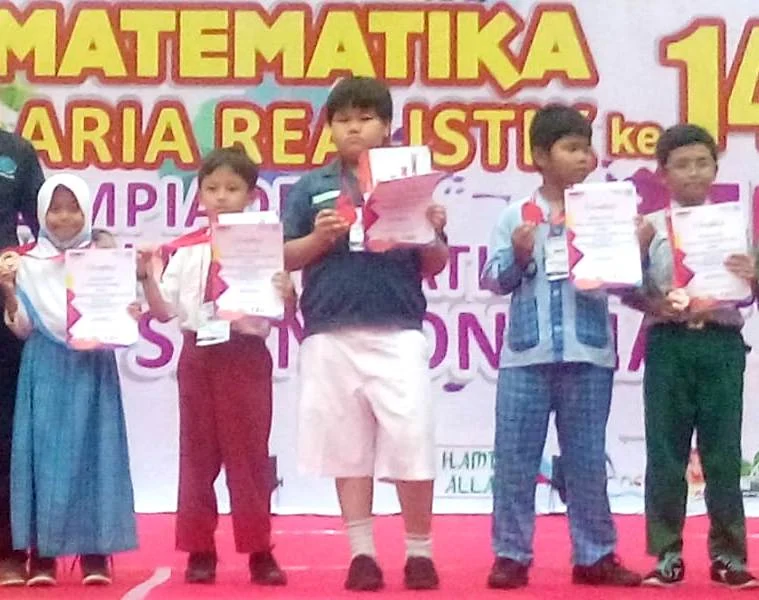 Sempat Lunglai karena Sakit, Siswa Ini Raih Medali Olimpiade Matematika