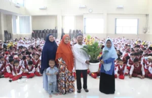 Milad SD Muhlas Dapat Hadiah 55 Tanaman