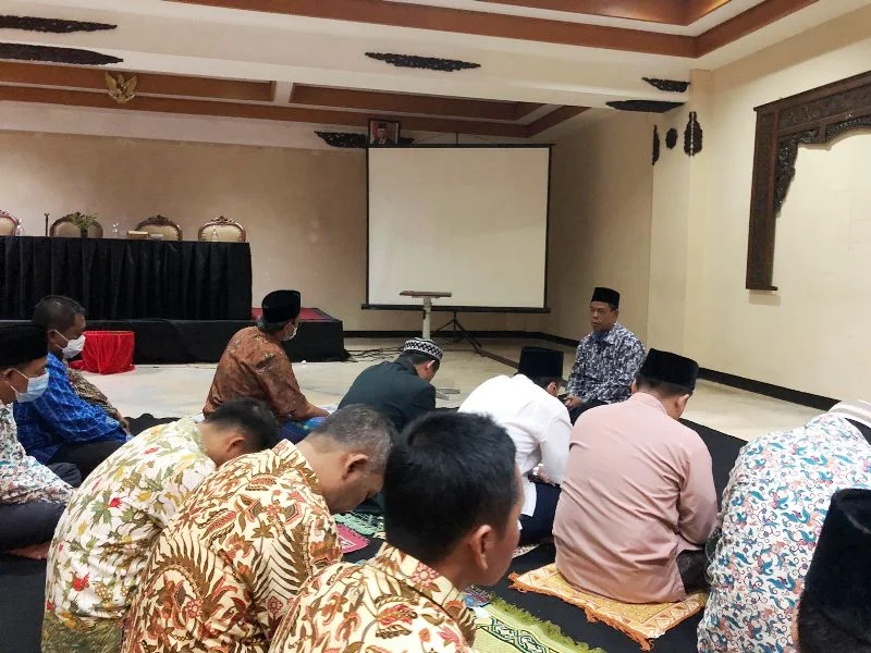 Kuliah Tauhid Bakda Subuh di Mushala Hotel