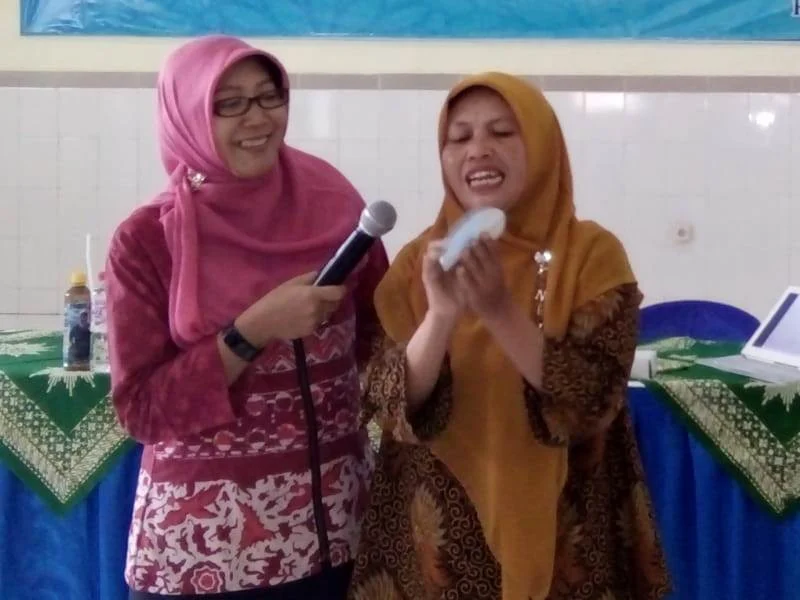 Dengan Sehelai Kertas Guru Bisa Menjelaskan Bilangan Pecahan ke Murid