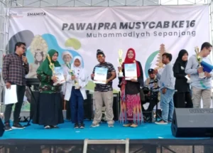 Juara Yel Terbaik Pawai Akbar Diraih SD Mumtaz