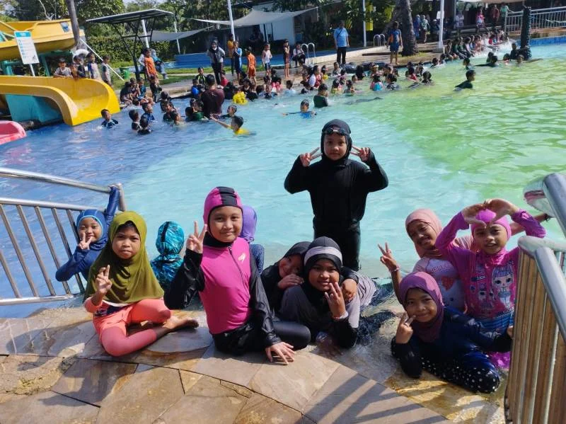 Fun Swimming Mumtaz, Serunya Bermain Air