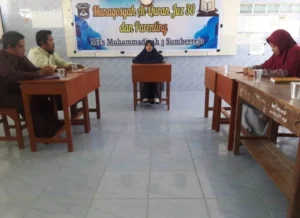 Munaqosah Tahfidh di MTs Muga, Orangtua Ikut Menguji