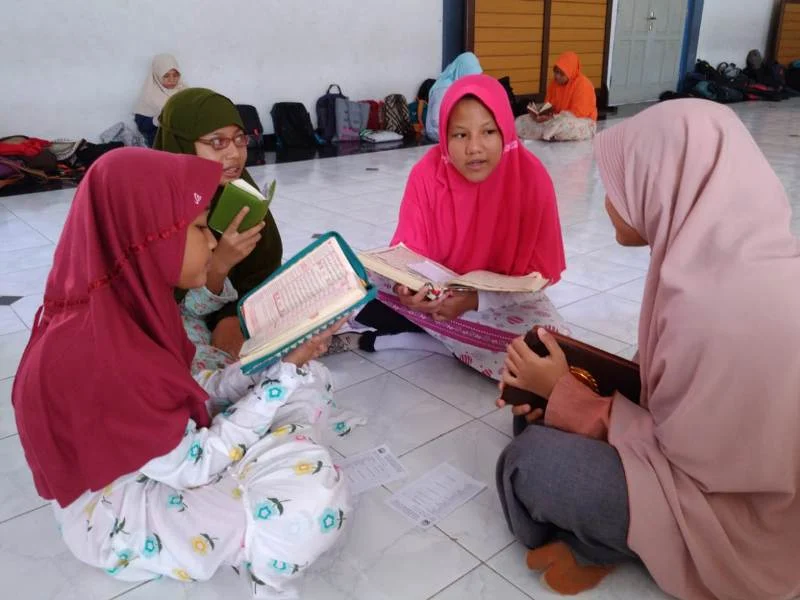 Sebelum Kelulusan Siswa Ini Ikuti Imtihan Tahfidh Quran