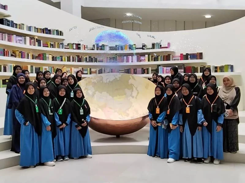 Masuk Museum Muhammadiyah, Santri SPEAM Takjub Lihat Hologram