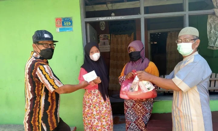 Mushala Nur Ishlah Asembagus Santuni Yatim dan Dhuafa