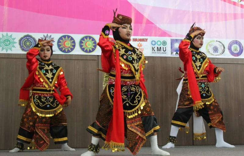 Uniknya Pembukaan Musyda ke-13 Nasyiah Gresik: Dari  Beauty Class hingga Tangis Haru Ananda-Bunda