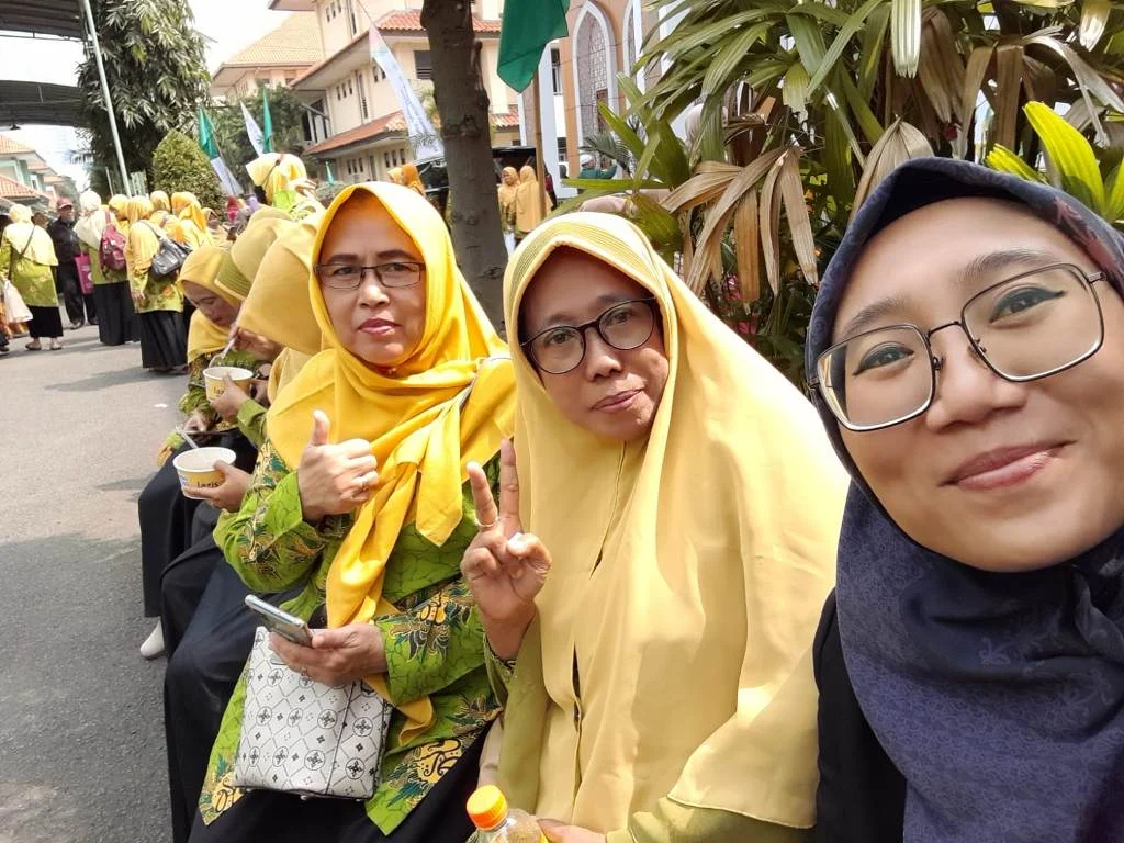 Mantan Kepsek SDM 1 Babat Hadir di Musywil bersama Penggembira 8 Mobil Elf