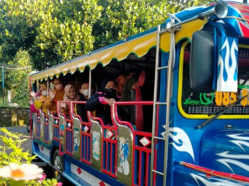 Wisata Kebun Jeruk, Nasyiah Sewa Odong-Odong