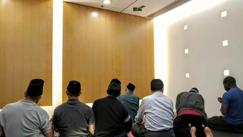 NU-Muhammadiyah Kompak Jamak Qashar di Hongkong International Airport