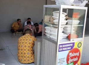 Nabung Berkah di Masjid Ini dengan Nasi Bungkus