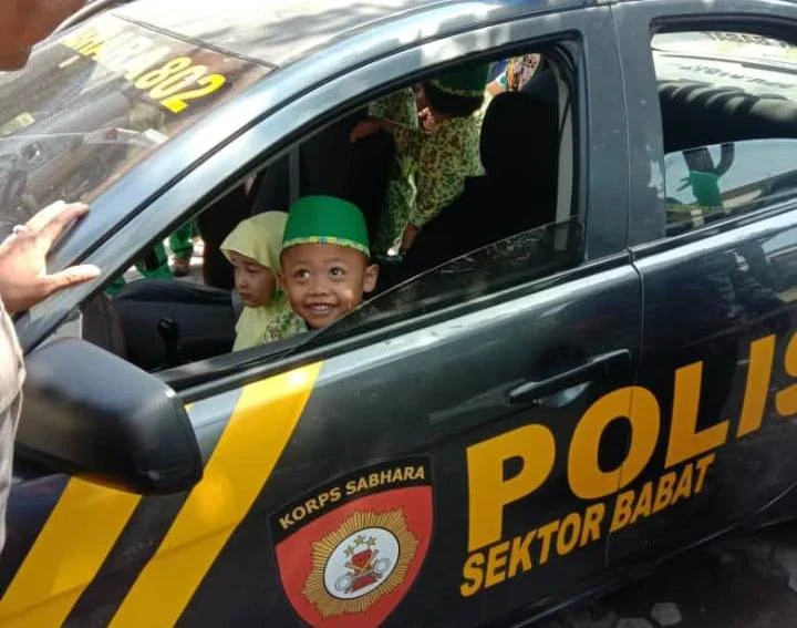 Geruduk Polsek Babat, Anak-Anak TK Langsung Diangkut Mobil Patroli