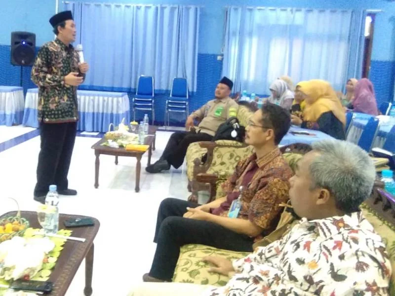 Dulu Dituduh Kiai Kafir, Sekarang Dihadang dengan Undang-Undang