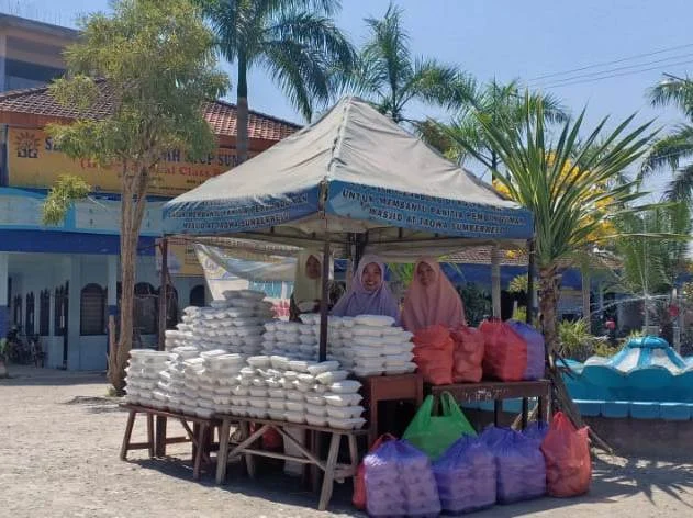 Usai Liburan Sekolah Sumberrejo Bagi-Bagi Nasi Kotak Digelar Lagi
