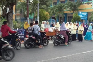 Nasyiatul Gresik Bagikan 3.165 Takjil Selama Safari Ramadhan