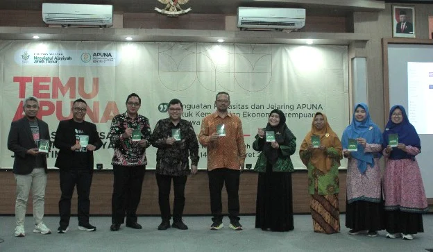 Nasyiah Jatim Launching Buku Saku Apuna, Isinya Panduan Wirausaha dan Organisasi