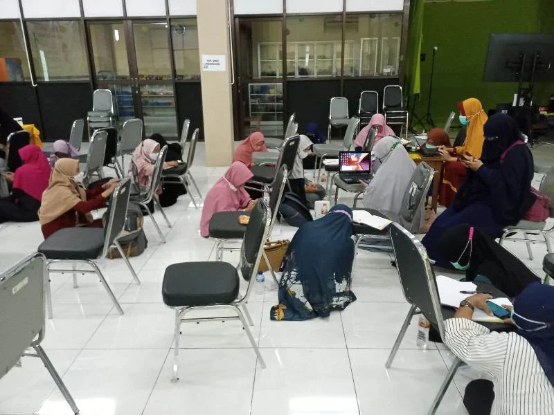 Demi Tugas Menulis, Peserta Jurnalistik PRM Wage sampai Lakukan Ini