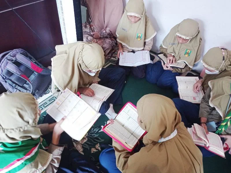 Ngaji Bareng, Tradisi Dekatkan Anak dengan Quran