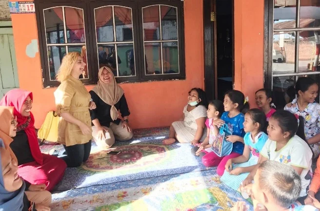 Warga Armenia Bertukar Budaya dengan Anak-Anak Dusun Ngepeh