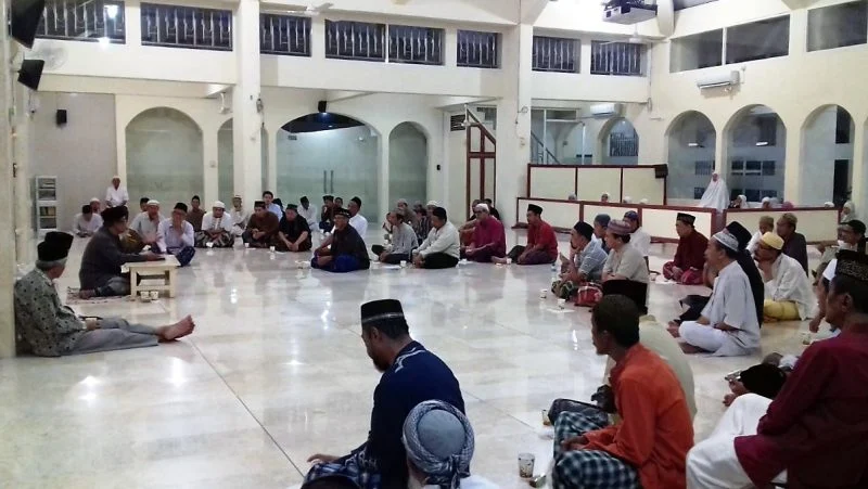 Yuk! Ngopi sambil Ngaji Subuh di Masjid At Taqwa yang Ingin seperti Namira Ini